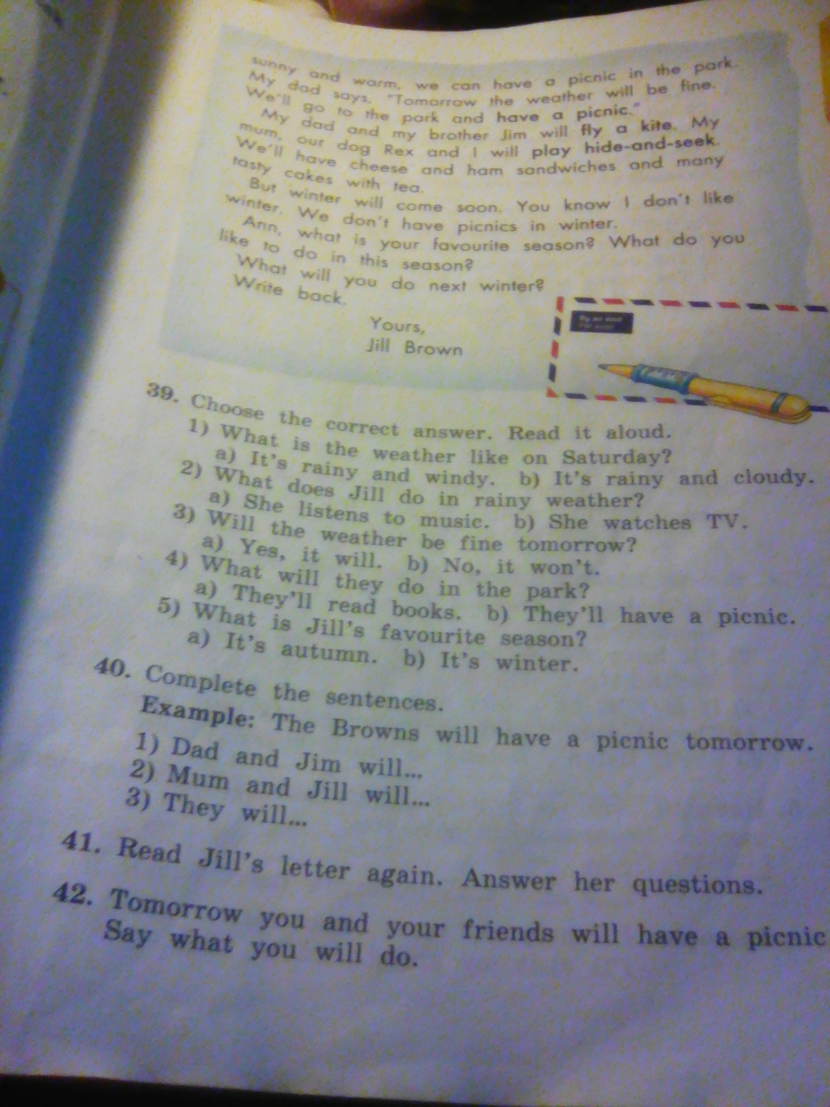 Choose the correct answer she read. Read and answer. Choose the correct answer. Choose the correct answer 4 класс. Choose the correct answer ответы 4 класс mum and dad are.